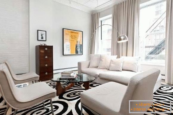 Černý a bílý koberec v obývacím pokoji s moderním designem