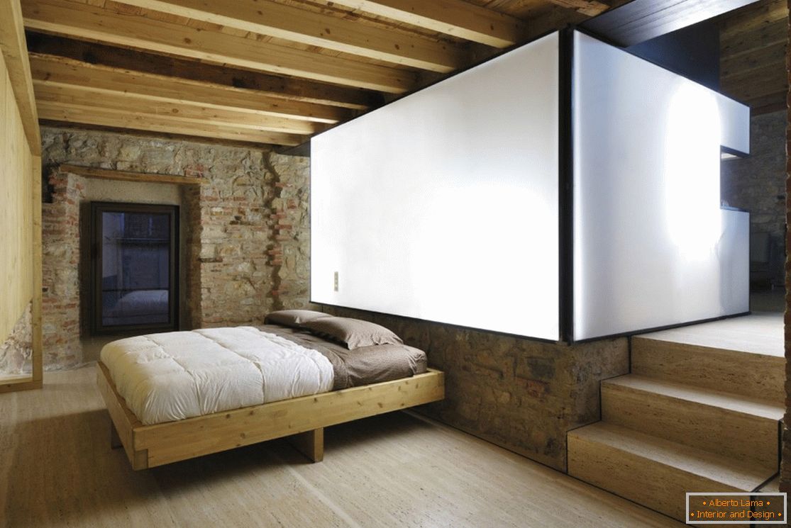 Ložnice v dřevěném domě v Brescia