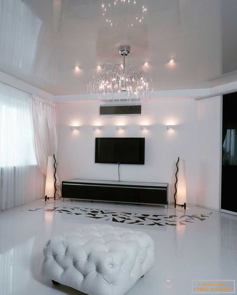 foto-1-bílý-lesklý-roztažený-strop-dokonale-doplňky-moderní-interiér-obývací pokoj