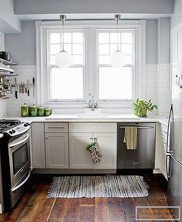 Kuchyně v bílo-šedé barvě