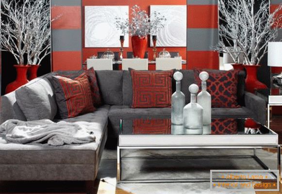 Obývací pokoj v šedo-červených tónech