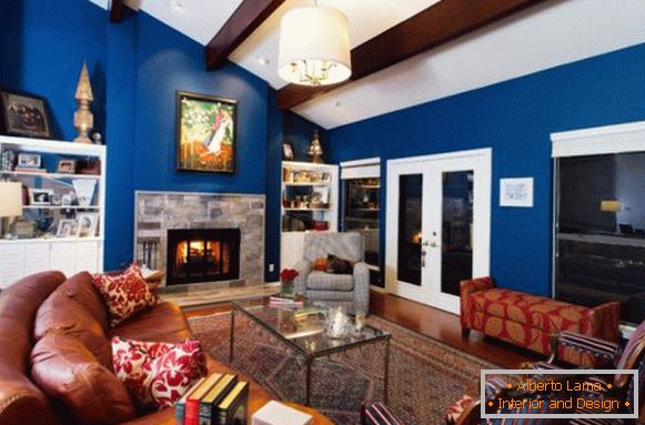 Kontrastní barvy v designu obývacího pokoje