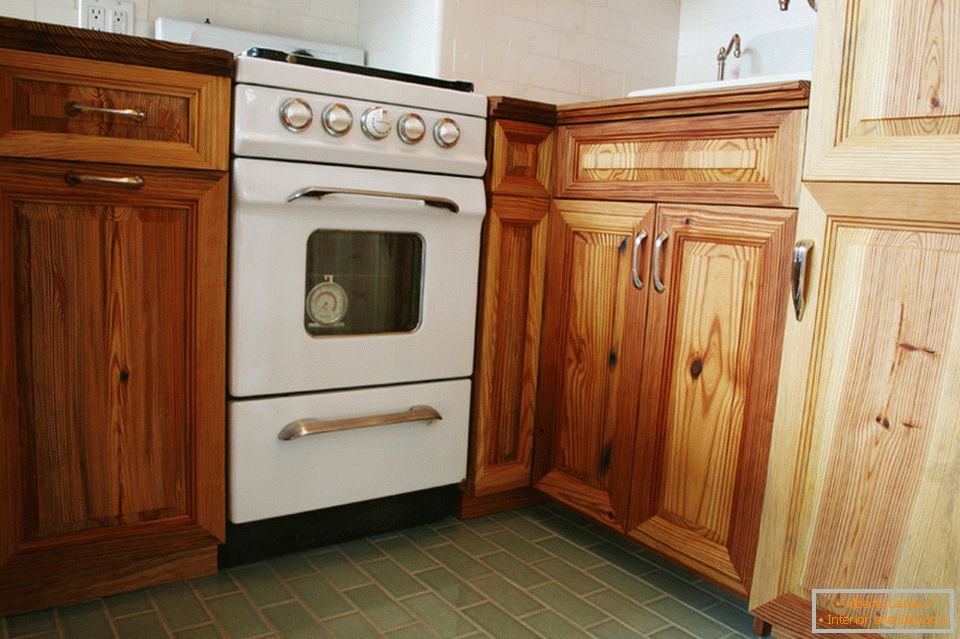 Dřevěná kuchyň ve vintage stylu