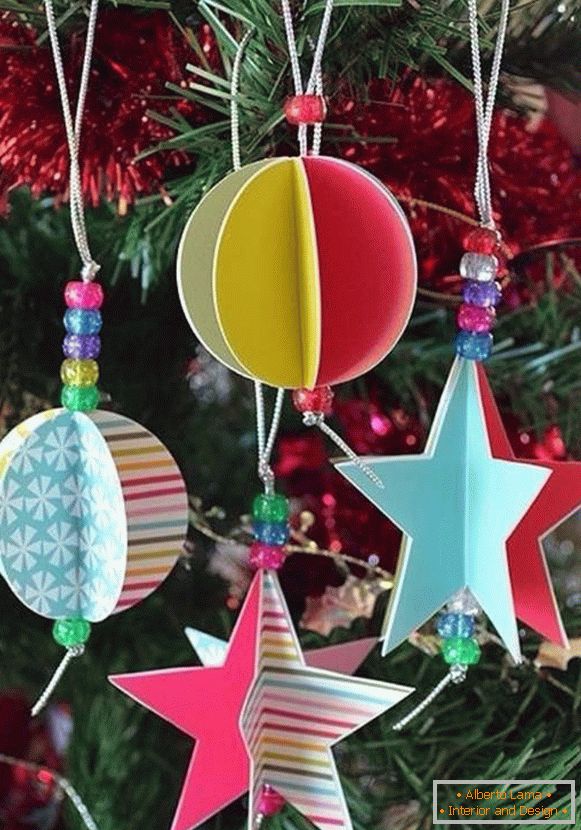 originální vánoční hračky s rukama na vánočním stromku, foto 13