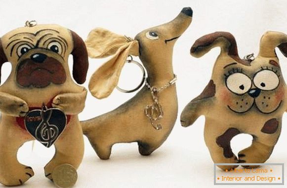 ručně vyrobený vánoční hračkový pes s rukama, foto 18