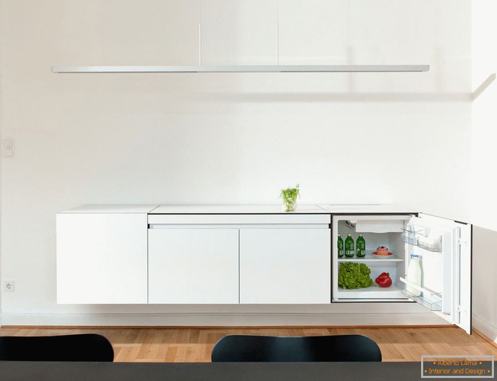 Stylový design kuchyně malých rozměrů - зелень на столике