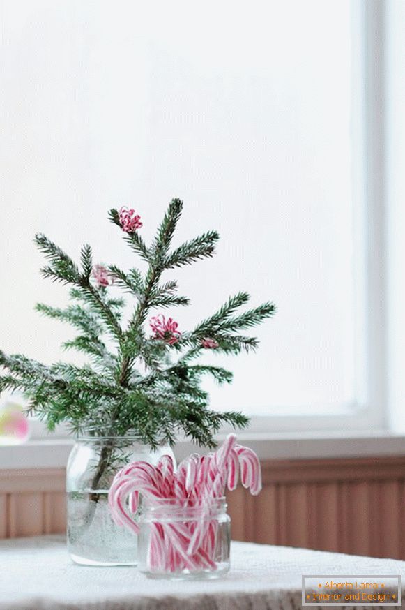 Tvořivá myšlenka zdobení věnce z vánočních stromků