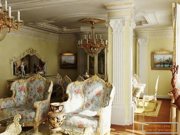 Masivní židle s květinovým čalouněním v barokní místnosti. Stropy a sloupky jsou zdobeny štuky ze sádrokartonu.