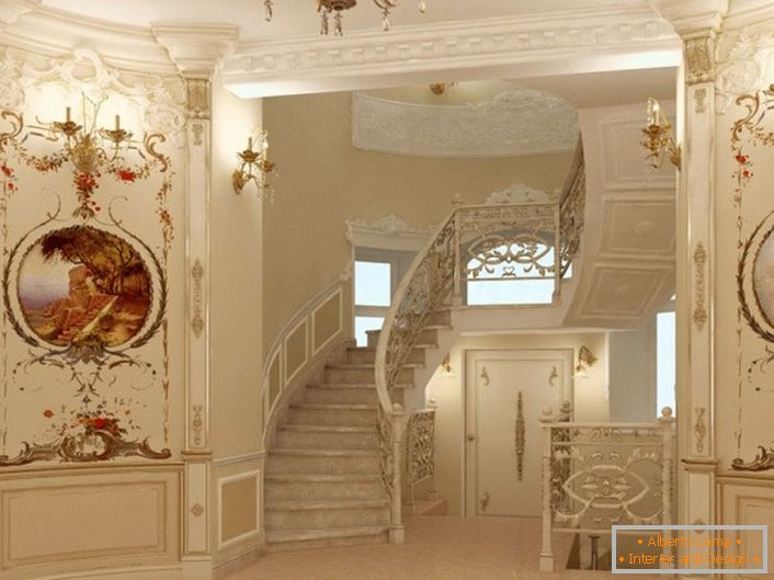 Kontrastní vintage obrazy v zajímavém zpracování a nádherné schodiště v domě prosperující francouzské rodiny.