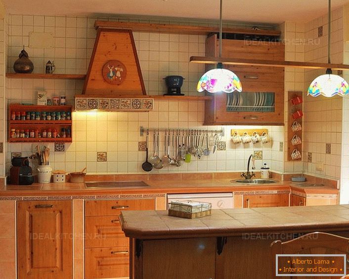 Dřevěný kuchyňský nábytek