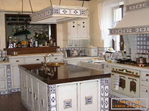 Fotografie kuchyně v soukromém domě ve stylu Provence