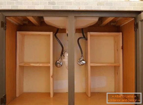 Dřevěný obrubník pod dřezem v koupelně - nápady vlastními rukama
