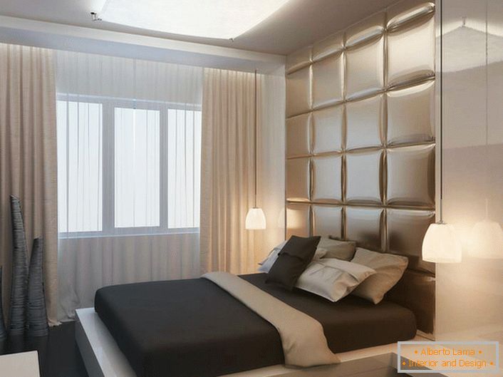 Designový projekt ložnice v bytě z obvyklé výškové budovy u Moskvy.
