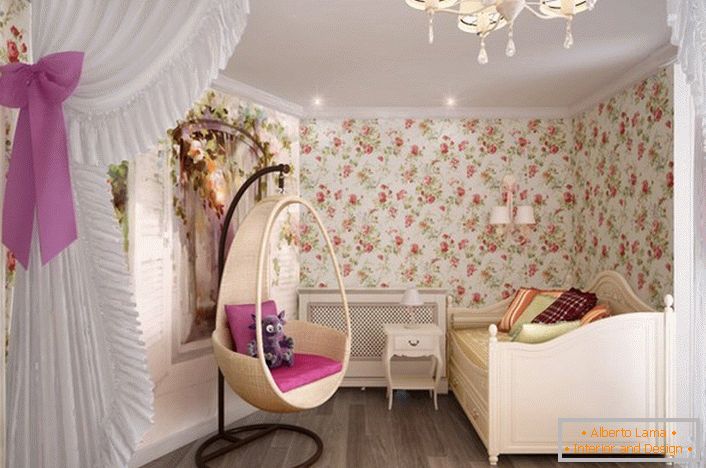Pěkná dětská ložnice ve venkovském stylu pro dívku.