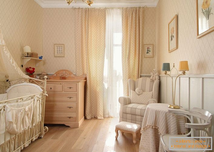 Dětská lehká místnost pro dítě ve stylu provincie Provence.