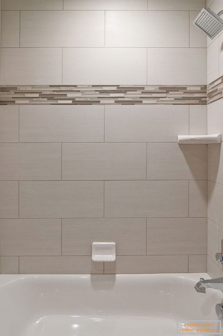 jednoduchá koupelna-dekorace-nápad-béžová-velká-metro-koupelna-obklady-obklady-štíhlé-mozaiky-koupelny-ozdobení stěn-koupelna-obklady stěn-mozaika- nástěnná malba-mozaika