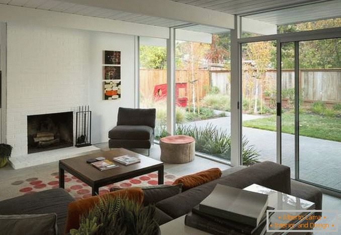 Návrh obývacího pokoje s panoramatickým oknem - fotografie uvnitř soukromého domu
