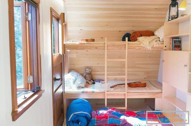 Komfortní mini-dům: fotka z Ontária. Rozkládací část pod postelí