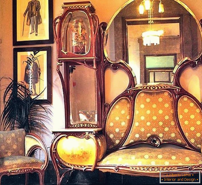Hladké linie stylového nábytku - starožitný nábytek jsou moderní.