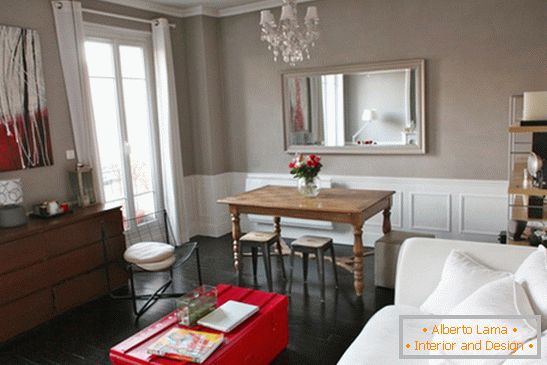 Obývací pokoj malého bytu v Paříži