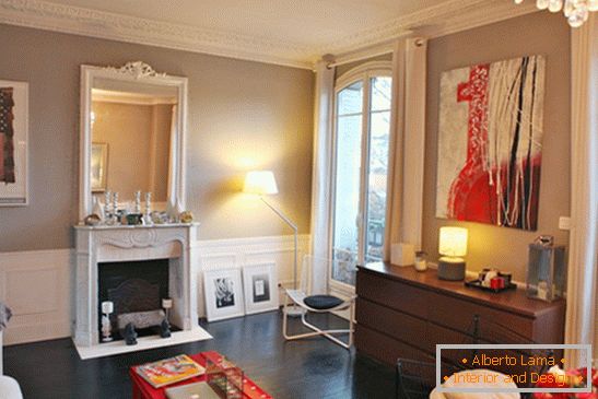 Obývací pokoj malého bytu v Paříži
