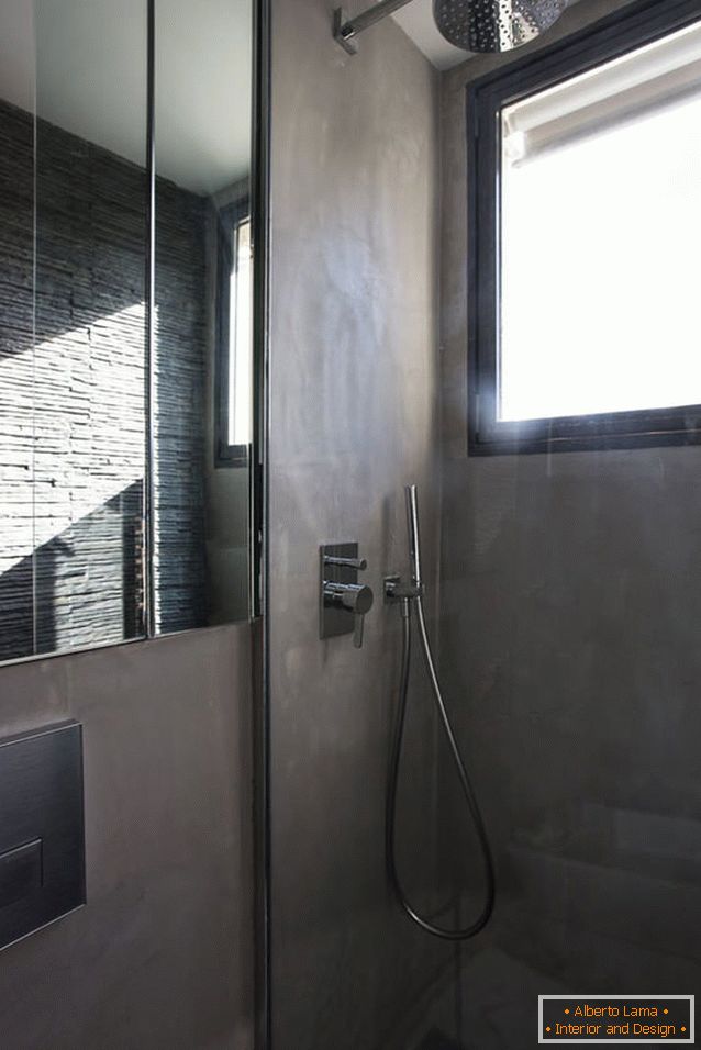 Koupelna malého studiového bytu