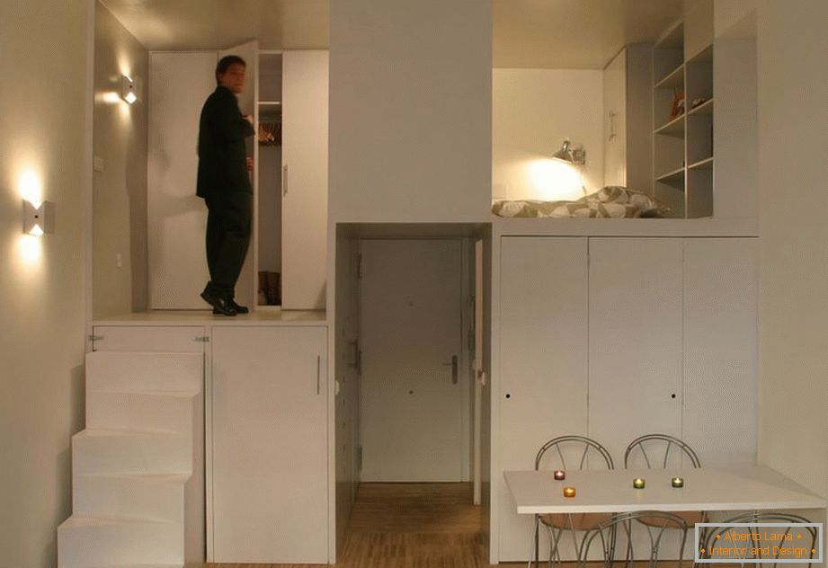Vertikální zónování malého bytu