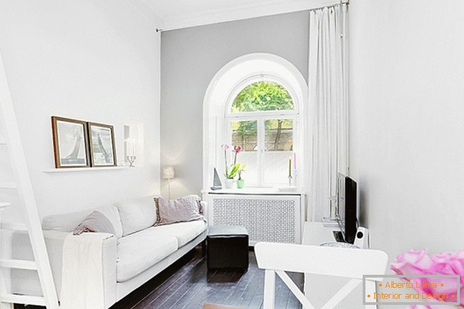 Interiér bytu je 17 metrů čtverečních ve skandinávském minimalismu