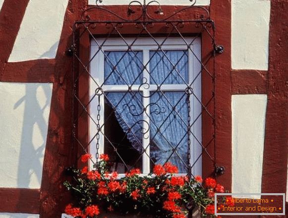 Typy mříží pro okna - kované dekorativní