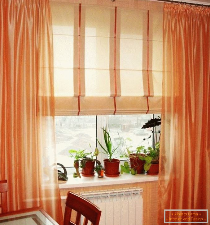 Římské záclony fotografie pro plastová okna v kuchyni