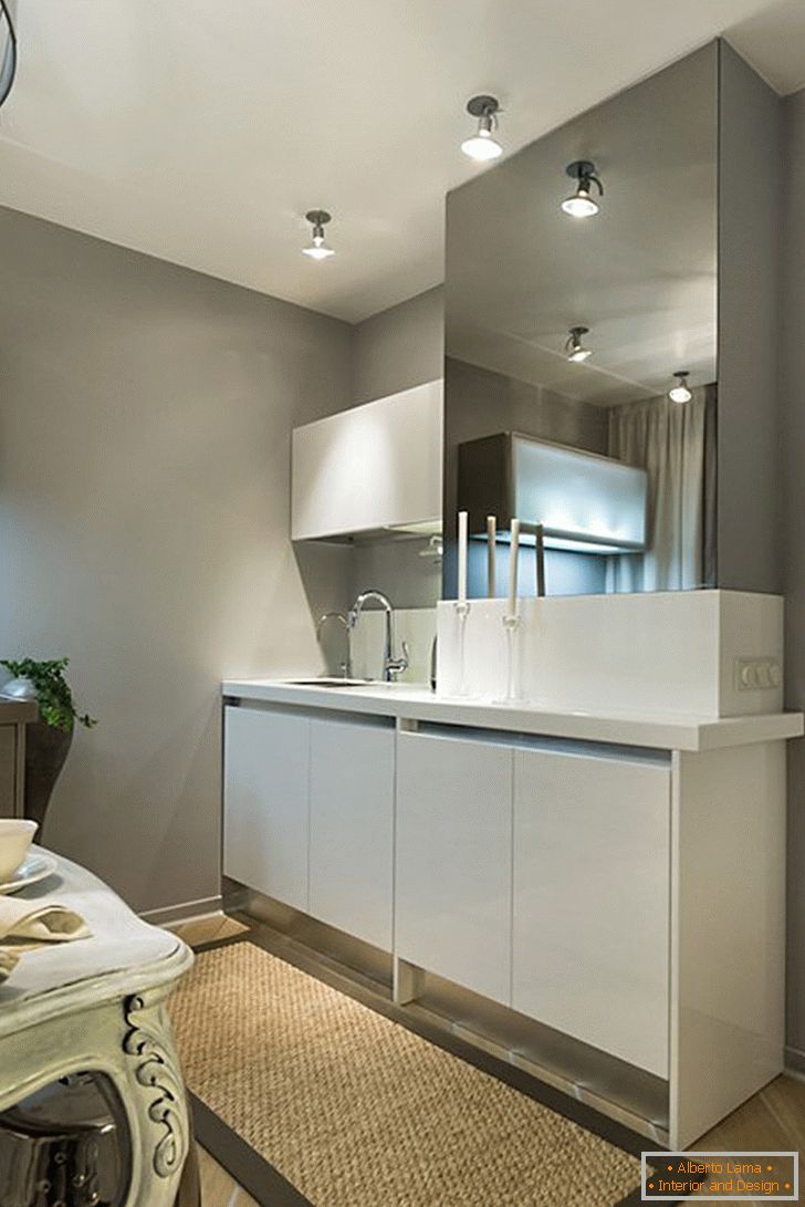 Kuchyňský design interiéru v minimalistickém stylu