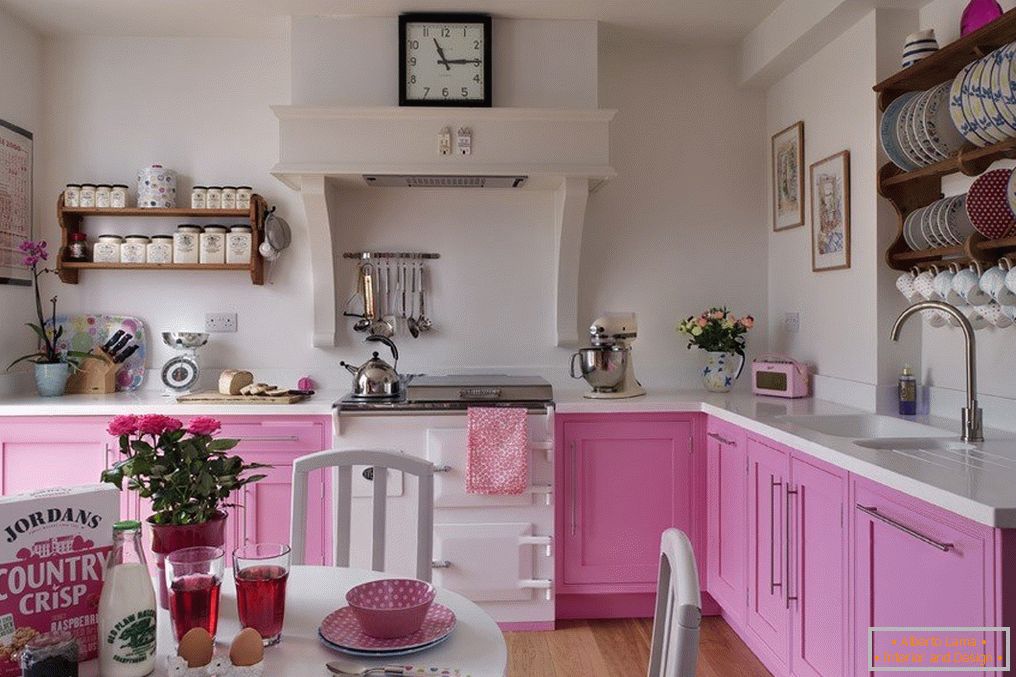 Kuchyně v růžové barvě