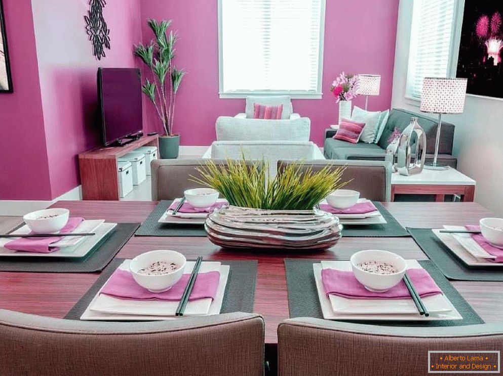 Šedo-růžový obývací pokoj