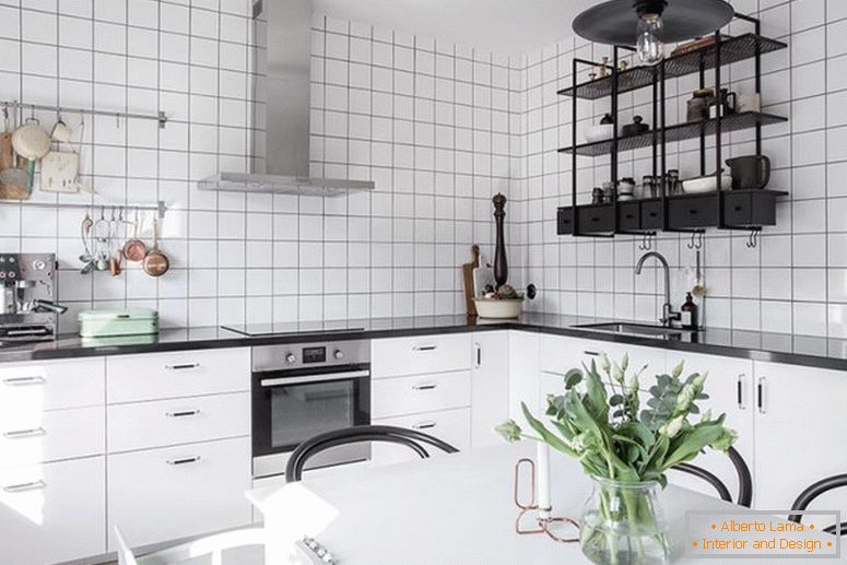 Kuchyně v černé a bílé barvě