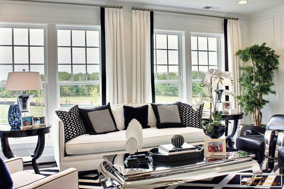 Závěsy pro velká okna v obývacím pokoji