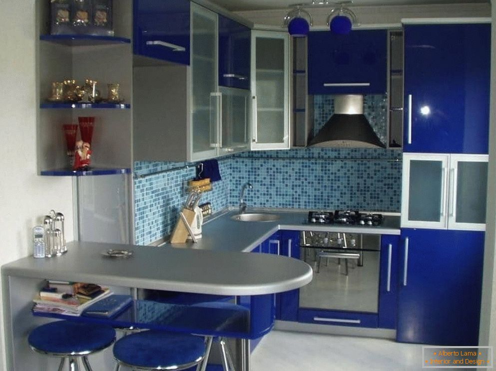 Modrošedá kuchyně