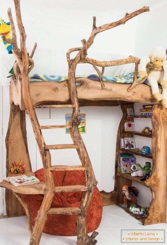 Domácí dětský nábytek z dřeva
