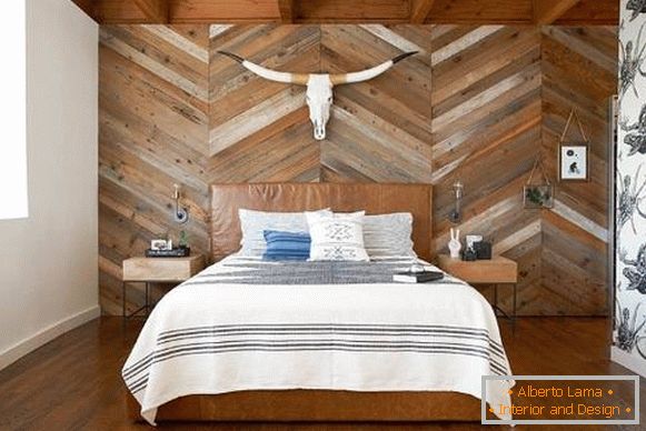 Obrázek ložnice v moderním stylu s dřevěnými panely