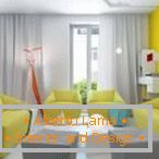 Žlutá zeď ve světlém obývacím pokoji
