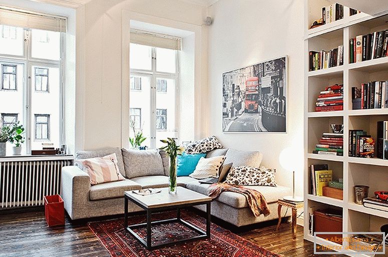 Interiér elegantního obývacího pokoje v malém bytě