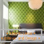 Zelená textura na stěnách v ložnici