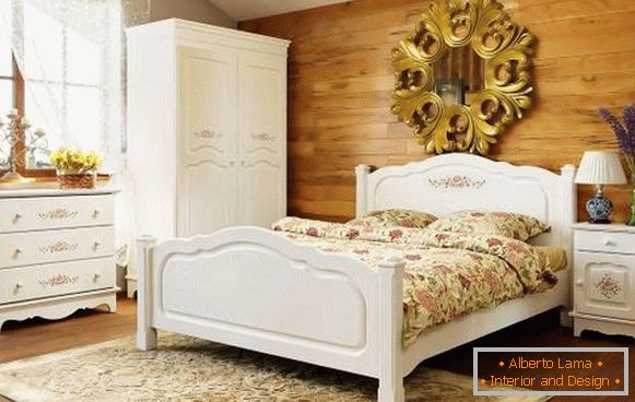 Postel, šatník, komoda a další nábytek ve stylu Provence pro ložnici