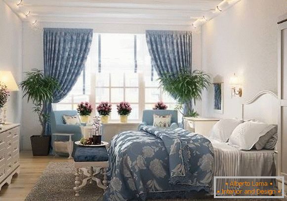Romantická ložnice Provence - design fotografií v bílé a modré barvě