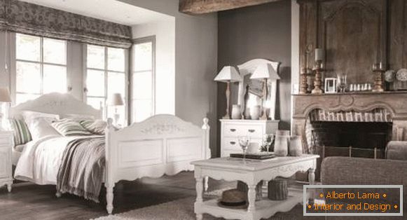 Provence ložnicový design s krásným nábytkem