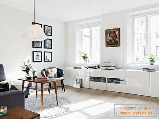 Černý a bílý kontrast v designu obývacího pokoje