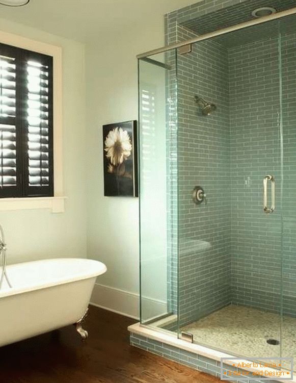 Transparentní skleněné dveře pro sprchovou místnost ve výklenku