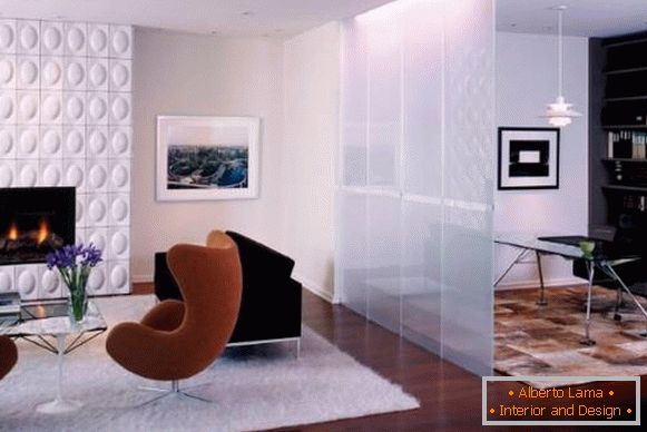 Skleněná přepážka v bytovém studiu - obývací pokoj a kancelář