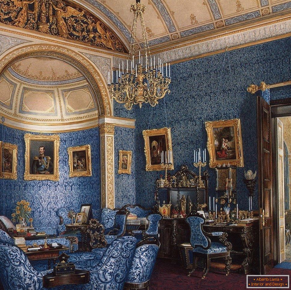 Interiér s modrými zdmi a nábytkem