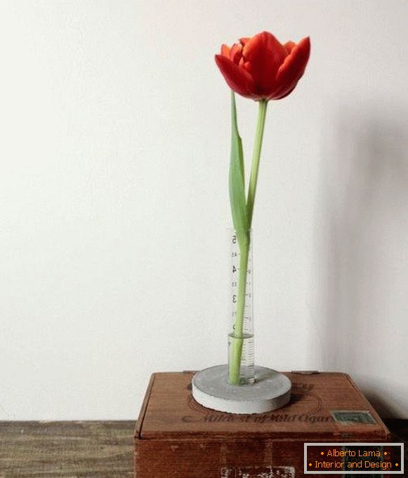 Udělejte to sami: stylovou květinovou vázu