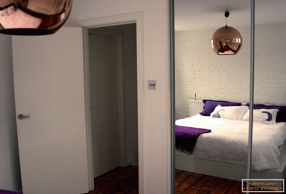 Ložnice malého bytu v Londýně